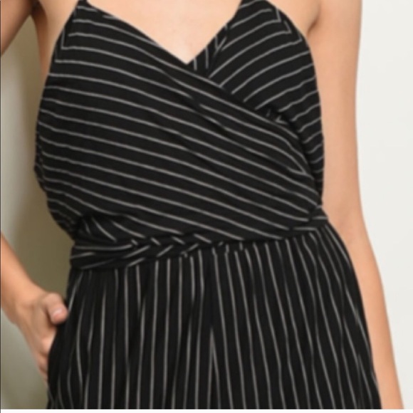 NWT Jumper black with white pin lines S M L - Picture 4 of 5